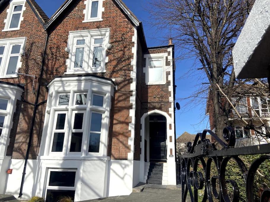 Central Southsea Boutique 2 Bedroom Flat Портсмът Екстериор снимка
