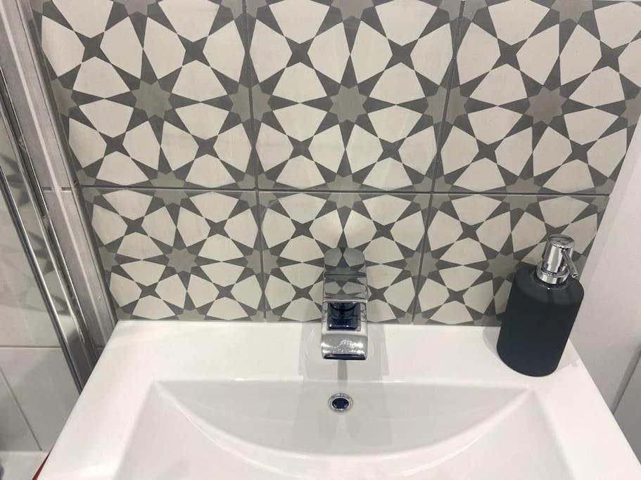 Central Southsea Boutique 2 Bedroom Flat Портсмът Екстериор снимка
